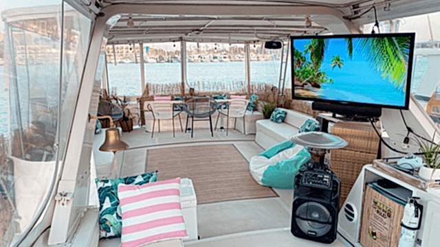 Los-Angeles-Yacht-Charter_0007_59ft-Luxury-Yacht-(10 Los-Angeles-Yacht-Charter_0007_59ft-Luxury-Yacht-(10
