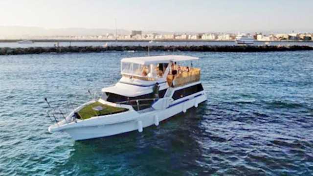 Los-Angeles-Yacht-Charter_0007_59ft-Luxury-Yacht